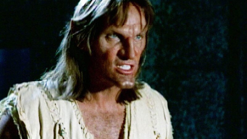 Da Hercules nach einem ersten Kräftemessen mit Xerxos erkennen muss, dass dieser mächtiger ist als früher, lässt er sich auf einen Pakt mit der Herrscherin der Unterwelt ein. – Bild: Foto: TVNOW