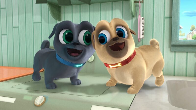 L-R: Bingo (voiced by Issac Ryan Brown), Rolly (voiced by Sam Lavagnino) – Bild: Disney © Disney•Pixar © & ™ Lucasfilm LTD © Marvel. Alle Rechte Vorbehalten