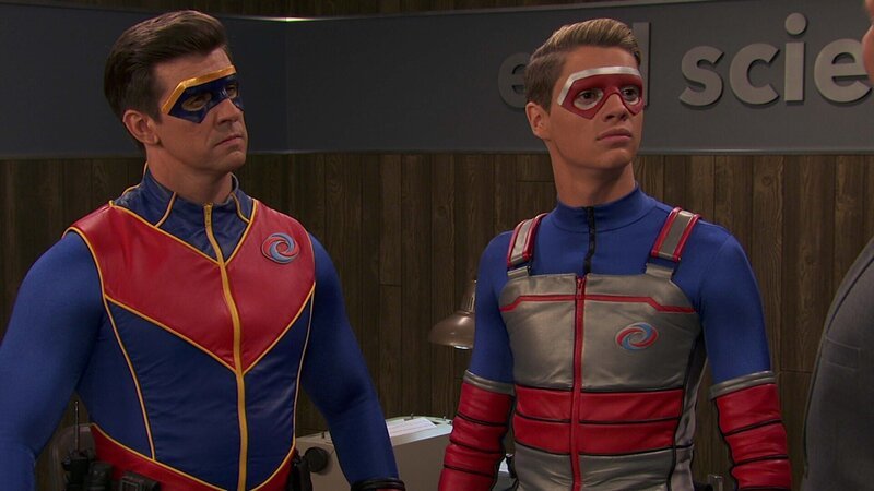 L-R: Captain Man /​ Ray Manchester (Cooper Barnes), Henry Hart (Jace Norman) – Bild: ViacomCBS