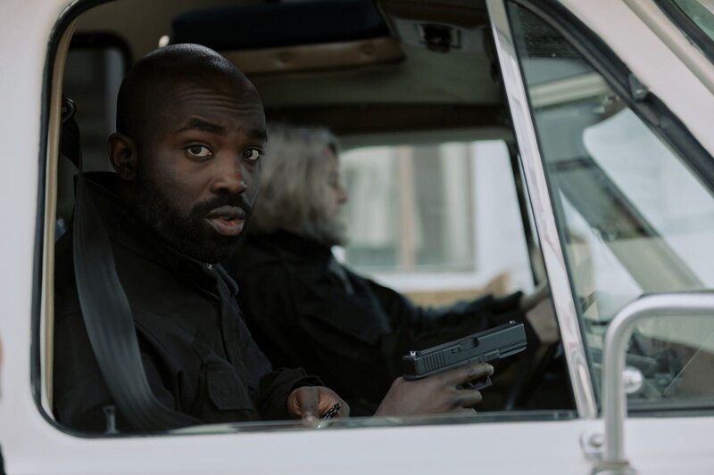 George (Paapa Essiedu) – Bild: @JULIE VRABELOVA /​ Sky Studios /​ Die Verwendung ist nur bei redaktioneller Berichterstattung im Rahmen einer Programmank¸ndigung ab 2 Monate vor der ersten Auss /​ © 2021 Sky Studios Limited. All Rights Reserved.