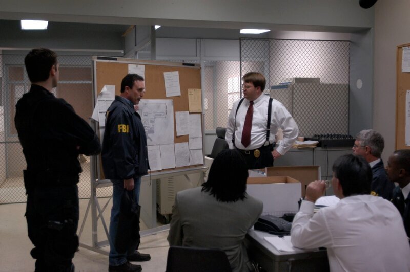 The FBI is trying to negotiate with the insurgents. – Bild: National Geographic