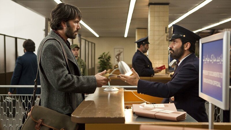 Ben Affleck als Tony Mendez (l.) – Bild: bTV – bTV Media Group Ben Affleck als Tony Mendez (l.) – Bild: bTV – bTV Media Group