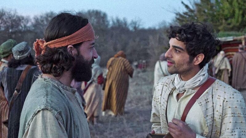 (v.l.) Philippus (Yoshi Barrigas), Matthaeus (Paras Patel). – Bild: Bibel TV