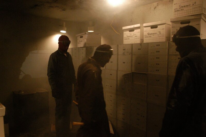 Kriminelle im Inneren eines Banksafes. – Bild: National Geographic