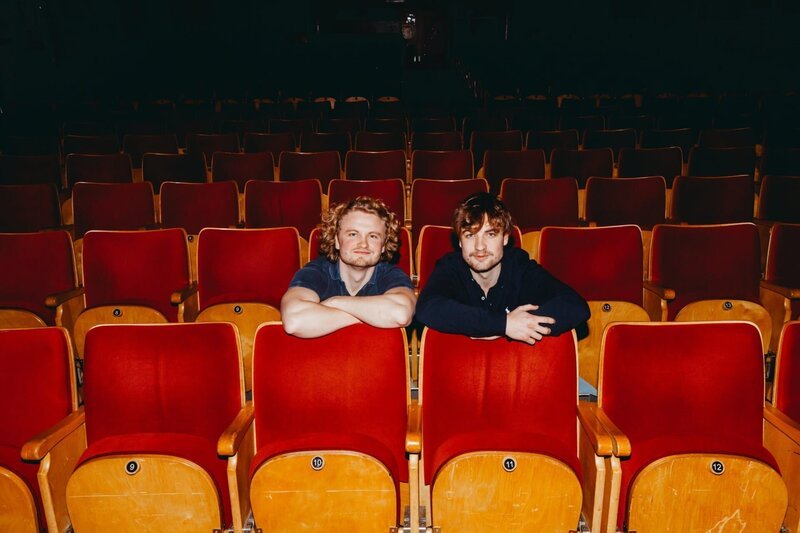 Paulus und Benjamin vom Comedy Duo „Dr.Bohl“. – Bild: ORF/​Mila Zytka