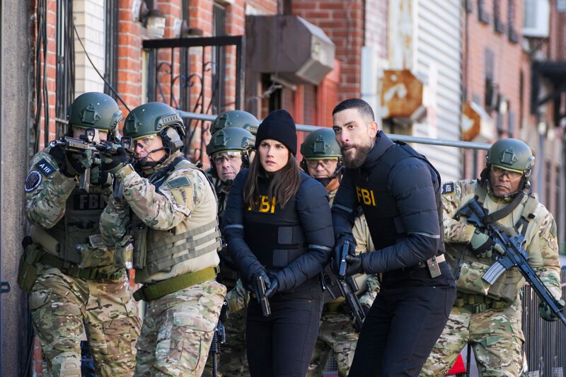 Pictured (L-R): Missy Peregrym as Special Agent Maggie Bell and Zeeko Zaki as Special Agent Omar Adom ‚OA‘ Zidan. – Bild: CBS Broadcasting, Inc.