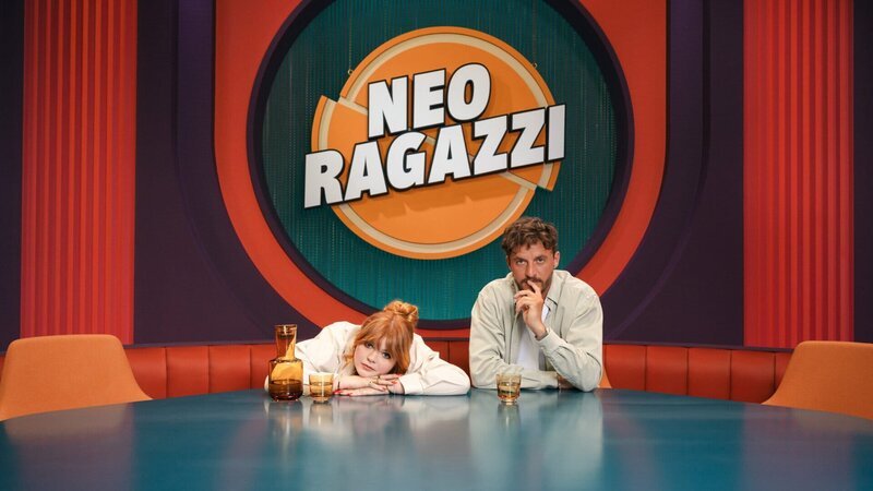 Sophie Passmann und Tommi Schmitt in ihrer ZDFneo-Sendung „Neo Ragazzi“ – Bild: ben knabe