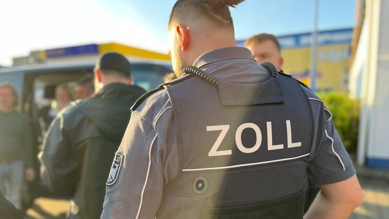 Einsatz im Namen des Gesetzes: Der Zoll – Bild: ZDF und Moritz Pohl./​Moritz Pohl