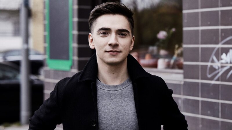 Hauptdarsteller Ivo Kortlang – Bild: TVNOW