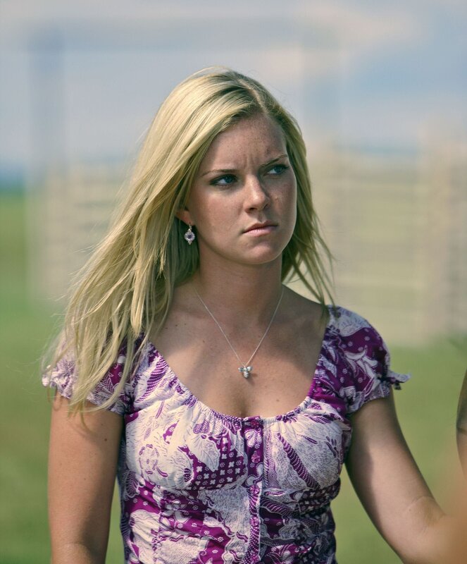 Ashelys (Cindy Busby) Pferd Apollo ist unter den Pferden, die die Leute auf Heartland vor dem Schlachthof retten. – Bild: RTL Passion