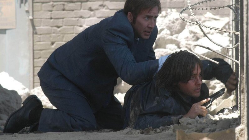 Nachdem Vitali (Jared Leto, r.) mit Handgranaten die gelieferten Waffen zerstört hat, um das bevorstehende Massaker zu verhindern, geraten er und Yuri (Nicolas Cage) in die Schusslinie … – Bild: RTL / Lord of War Distribution LLC Nachdem Vitali (Jared Leto, r.) mit Handgranaten die gelieferten Waffen zerstört hat, um das bevorstehende Massaker zu verhindern, geraten er und Yuri (Nicolas Cage) in die Schusslinie … – Bild: RTL / Lord of War Distribution LLC