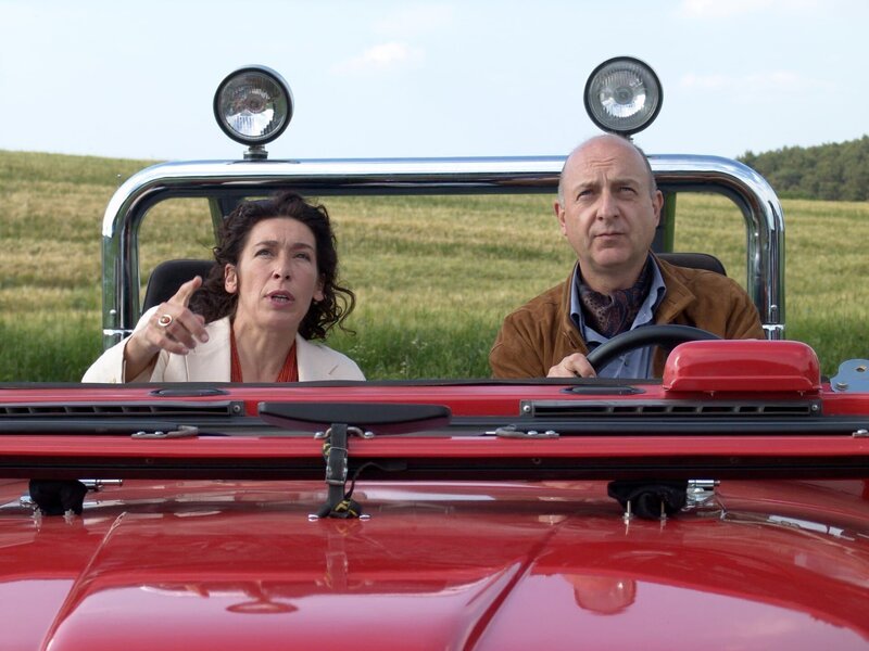 Sorgen für eine Trauung mit Hindernissen: Gerlinde (Adele Neuhauser, l.) und Gatte (Michael Schönborn, r.) … – Bild: ProSieben /​ Volker Roloff Eigenproduktionsbild frei