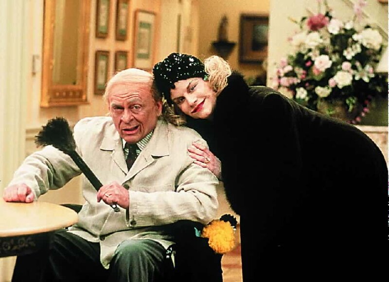 Ein Blick in die Zukunft: Butler Niles (Daniel Davis) und CC. (Lauren Lane) als Greise. – Bild: Warner TV Comedy