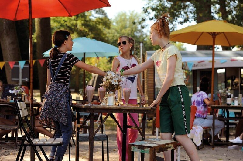 Kim (Lilli Lacher), Marie (Paula Renzler) und Franzi (Alexandra Petzschmann). – Bild: ORF/Constantin Film/Bernd Spauke Kim (Lilli Lacher), Marie (Paula Renzler) und Franzi (Alexandra Petzschmann). – Bild: ORF/Constantin Film/Bernd Spauke