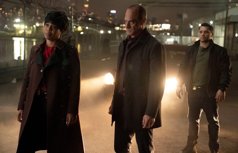 Pictured: (l-r) Danielle Moné Truitt as Sergeant Ayanna Bell, Christopher Meloni as Detective Elliot Stabler, Michael Rivera as Detective Diego Morales – Bild: 2021 Universal Television LLC. All rights reserved.