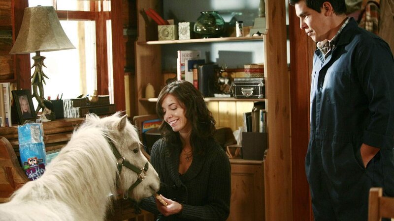 Lou (Michelle Morgan) und Scott (Nathaniel Arcand) – Bild: MG RTL D