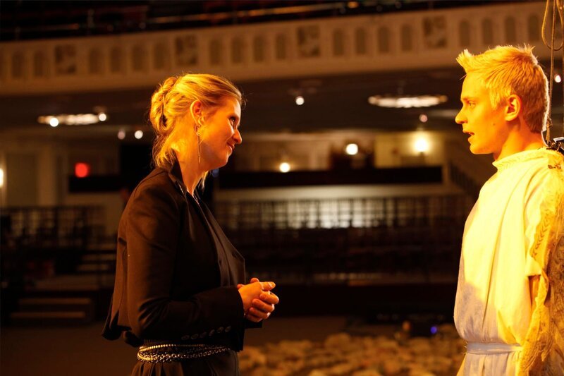LAW & ORDER: CRIMINAL INTENT -- „Icarus“ -- Pictured: (l-r) Cynthia Nixon as Amanda Rollins, Billy Magnussen as Marc Landry -- Photo by: Will Hart/​USA Network – Bild: USA Network, UNIVERSAL CHANNEL