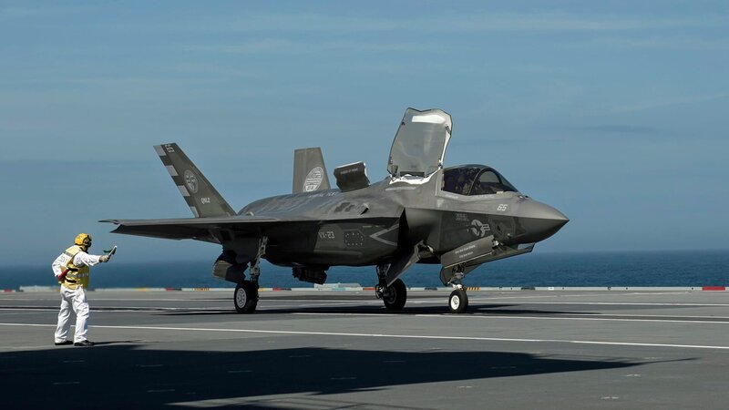 Das Mehrzweckkampfflugzeug F-35 Lightning II wird auch auf US-amerikanischen Flugzeugträgern eingesetzt. – Bild: WELT Das Mehrzweckkampfflugzeug F-35 Lightning II wird auch auf US-amerikanischen Flugzeugträgern eingesetzt. – Bild: WELT