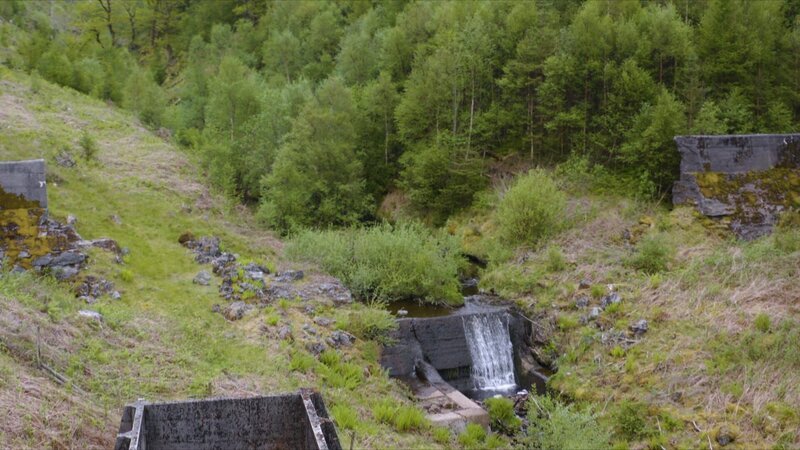 Das Elan Tal in Wales: An diesem Staudamm wurden im 2. Weltkrieg die ersten Rollbomben der „Dam-Buster“ der Royal Air Force getestet – Bild: N24 Doku