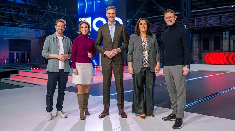 V.l.: Tobias Krell, Anna Planken, Ingo Zamperoni, Düzen Tekkal und Alexander Bommes – Bild: NDR/​Axel Herzig /​ NDR Presse und Information