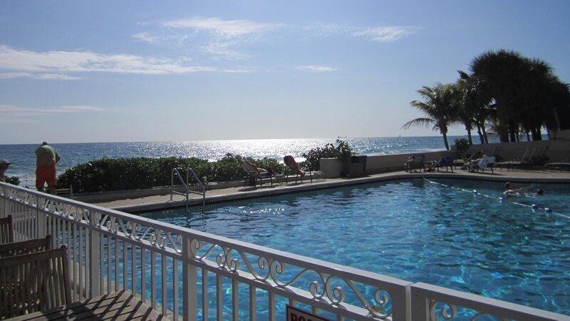 Ocean Manor pool and view that all their guests enjoy, as seen on Travel Channel’s Hotel Impossible. – Bild: 2012, The Travel Channel, L.L.C. All rights Reserved.