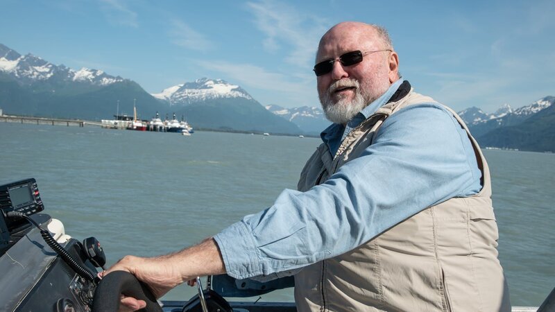 Vern Adkison fährt das Goldschiff. – Bild: Discovery Channel /​ ;36840_ep901_009.jpg /​ Discovery Communications, LLC