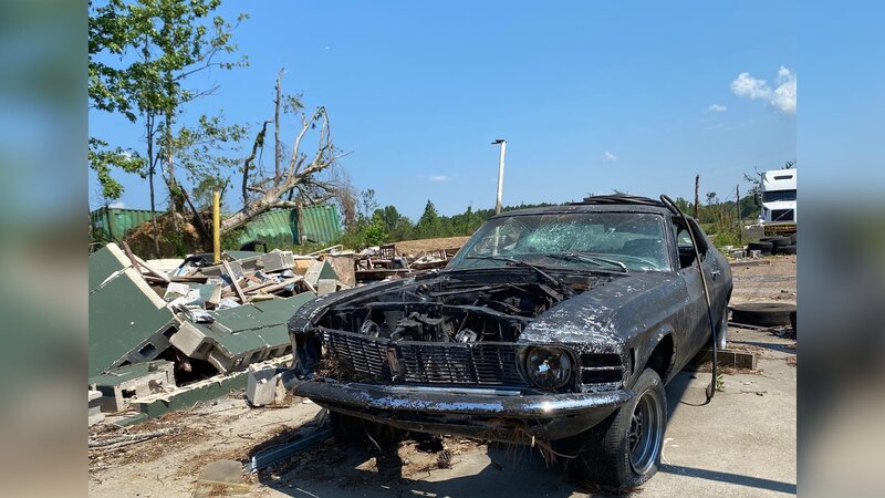 Sturmjäger fangen seltene Aufnahmen eines tödlichen Tornados in Mississippi am Ostersonntag 2020 ein. – Bild: Cineflix /​ WeltN24 GmbH