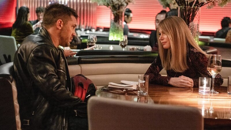 Eddie Brock / Venom (Tom Hardy), Anne Weying (Michelle Williams). – Bild: ORF/Pro 7/Sony Pictures /Jay Maidment Eddie Brock / Venom (Tom Hardy), Anne Weying (Michelle Williams). – Bild: ORF/Pro 7/Sony Pictures /Jay Maidment