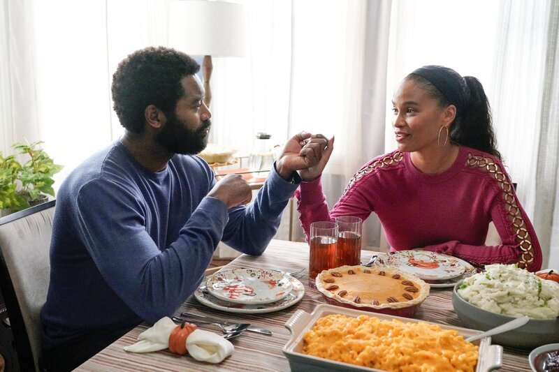 l-r: Aaron Wallace (Nicholas Pinnock), Marie Wallace (Joy Bryant) – Bild: 2020 American Broadcasting Companies, Inc. All rights reserved.
