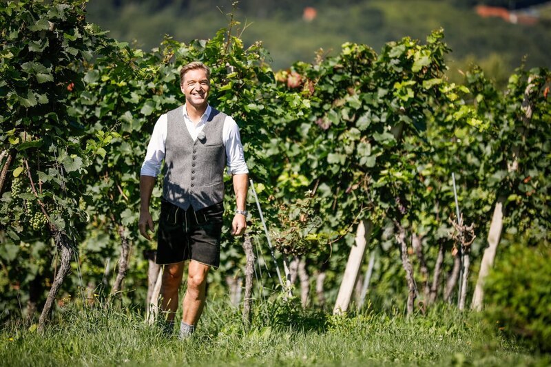 Hans Knauß bei den Dreharbeiten. – Bild: Thomas Luef /​ ORF