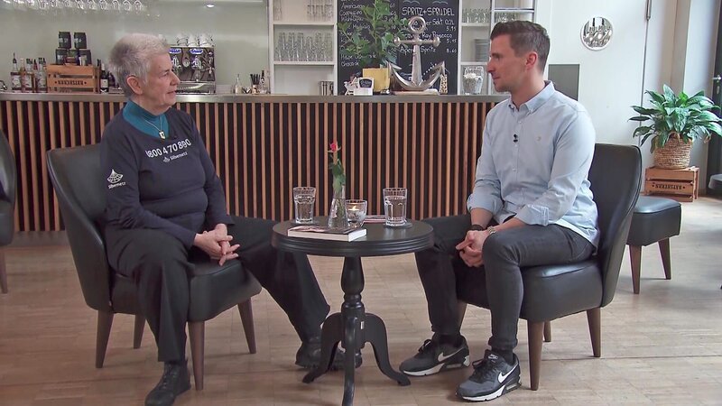 Elke Schilling und Julian Sengelmann – Bild: Bibel TV