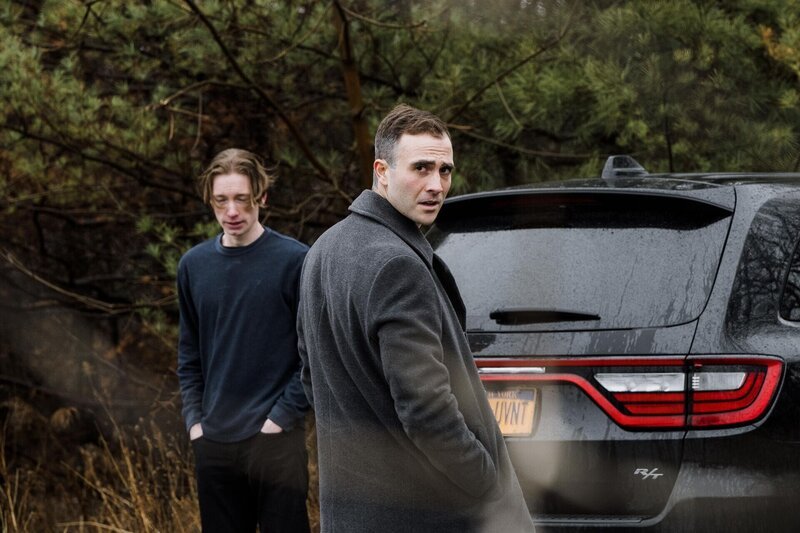 Nachgestellte Szene: Sergeant David Bolton (r.) und Colin Rideout – Bild: RTL /​ Arrow International Media /​ Saloon Media