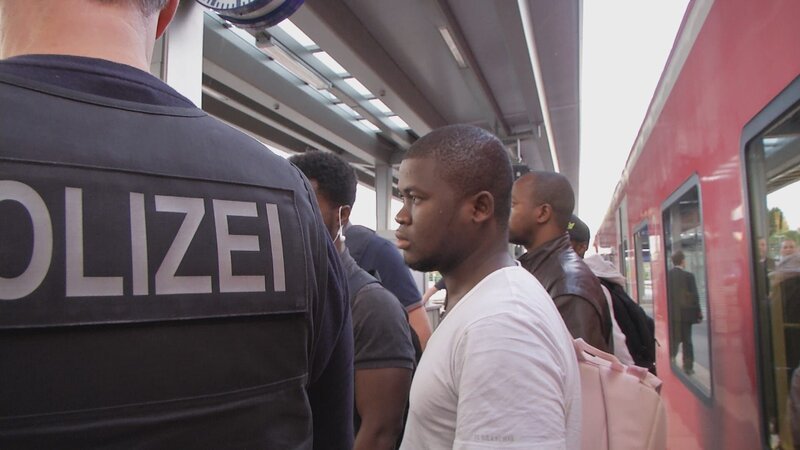 Scene from Spezialeinheit für Deutschland -Die Bundespolizei Episode – Schleuserbanden auf der Spur – Bild: Spiegel TV Wissen (DE)