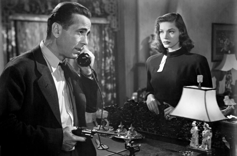 Tote schlafen fest – Bild: Warner Bros. Entertainment Inc. /​ Philip Marlowe (Humphrey Bogart) und Vivian Sternwood Rutledge (Lauren Bacall) bekommen es in Hollywood mit finsteren Verbrechern zu tun.