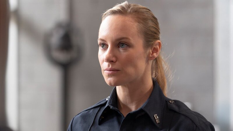 Station 19 Staffel 7 Folge 2 Berührt von einem emotionalen Moment: Danielle Savre als Maya Bishop – Bild: SRF/​ABC Signature