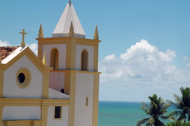 Die schlichte katholische Kathedrale von Olinda ist Sitz der Erzdiözese Olinda und Recife. – Bild: Elephant Doc /​ Die schlichte katholische Kathedrale von Olinda ist Sitz der Erzdiözese Olinda und Recife.