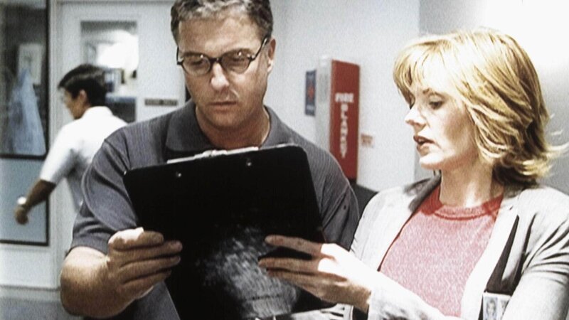 Ein Frauenmörder gibt Gil (William Petersen) und Catherine (Marg Helgenberger) Rätsel auf. – Bild: TVNOW /​ CBS