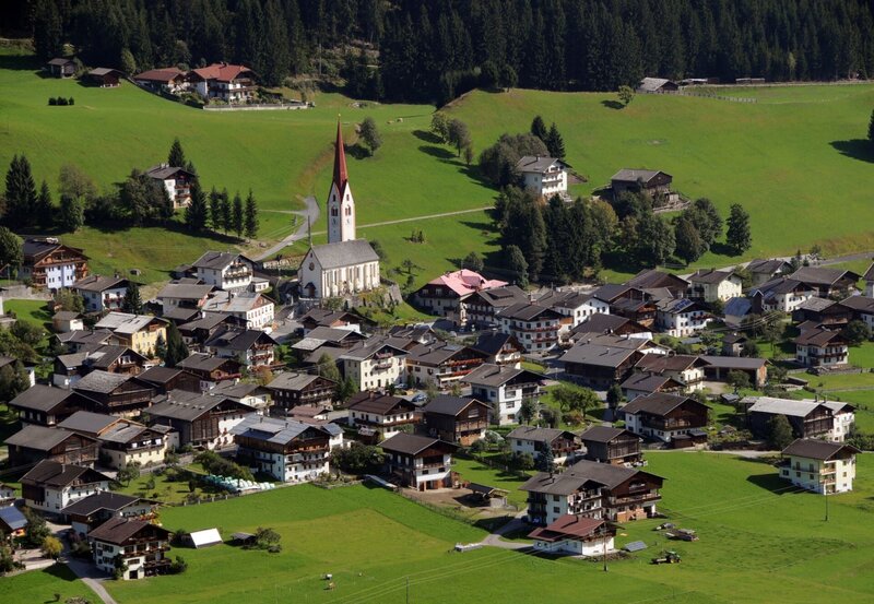 Am Grat der Zeiten und Kulturen – Bild: rbb/​SR/​Hubert Schönegger