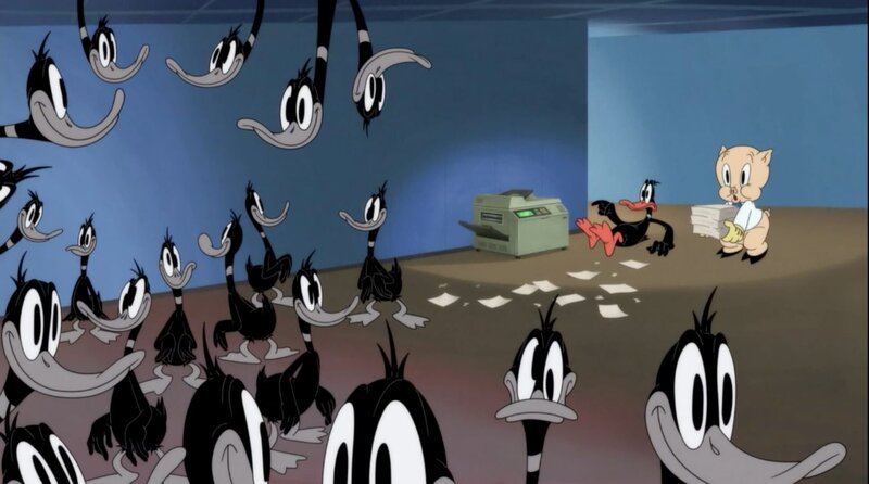 Hinter, v.li.: Daffy Duck, Porky Pig – Bild: Warner Bros. Entertainment Inc. LOONEY TUNES and all related characters and elements are trademarks of and © Warner Bros. Entertainment Inc. All Rights Reserved