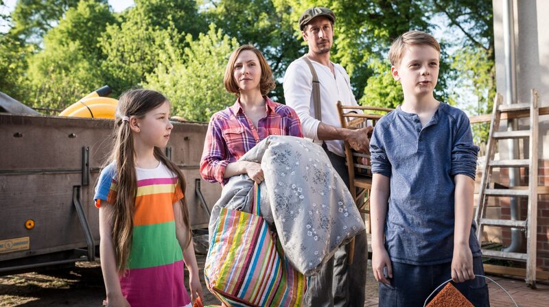 Hausbau mit Hindernissen – Bild: ARD Degeto/​Boris Laewen