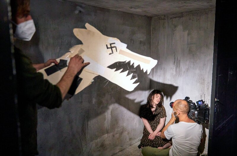 Weiße Rose – Bild: Brinkhoff-Mögenburg /​ Dreharbeiten zum Opernfilm „Weiße Rose“ unter der Regie von David Bösch mit Marie-Dominique Ryckmanns als Sophie Scholl