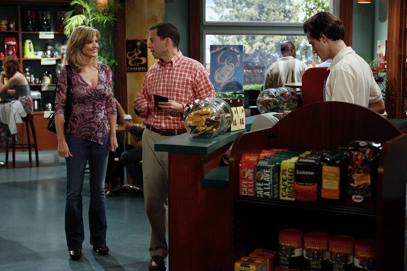 Alan Harper (Jon Cryer, m) – Bild: Warner Brothers Entertainment Inc.Warner Brothers International Television Distribution Inc. Lizenzbild frei