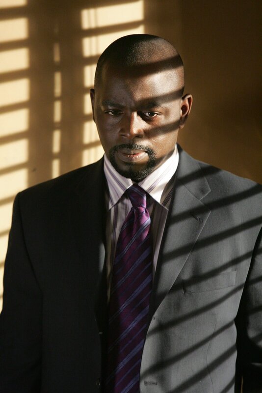 Davids (Alimi Ballard) alter Freund Ben Ellis soll angeblich zwei Freefight-Kämpfer vergiftet haben. Er schwört jedoch, nichts mit den Anschlägen zu tun zu haben und ist auf Davids Hilfe angewiesen … – Bild: Paramount Network Television Lizenzbild frei