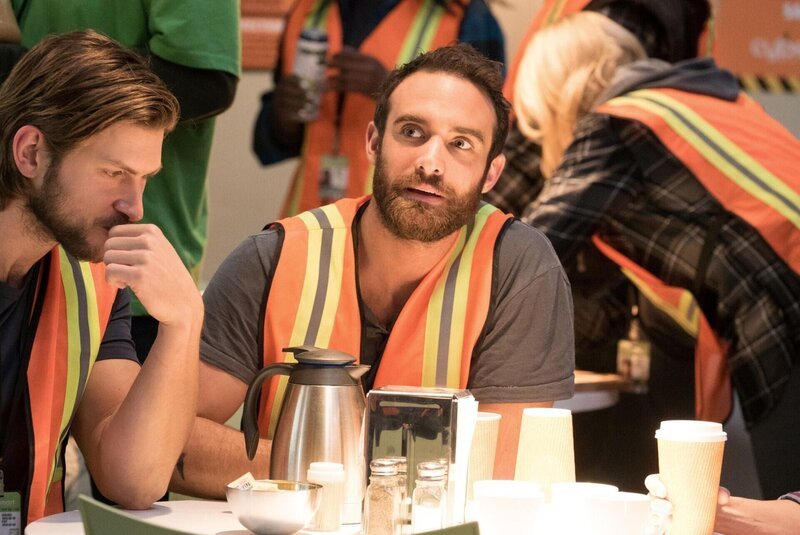 Mikhail (Greyston Holt, Mitte l.); Xavier Holliday (Joshua Sasse, Mitte r.) – Bild: The CW Network, LLC /​ Liane Hentscher