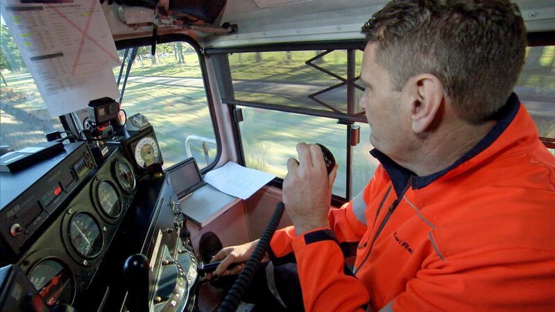 Für eine reibungslose Fahrt durch die bergigen Landschaften Neuseelands braucht es erfahrene Zugführer. – Bild: N24 Doku