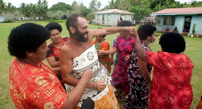 Photo of Ed Stafford being welcome back to the island of Komo after spending 60 days in the uninhabited island of OloruaPicture Shows: Photo of Ed Stafford being welcome back to the island of Komo after spending 60 days in the uninhabited island of Olorua for the program NAKED & MAROONED in Fiji. – Bild: DMAX