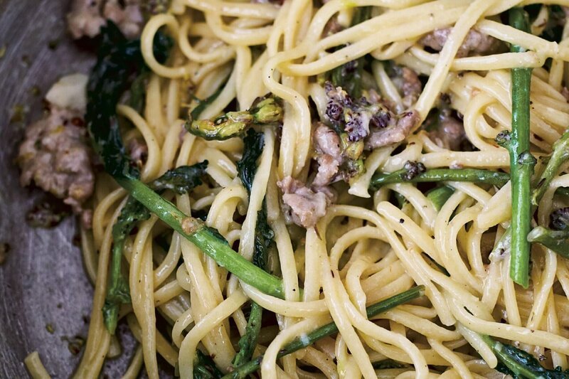 Linguine mit Spargel. – Bild: RTL /​ © Jamie Oliver Productions 2018