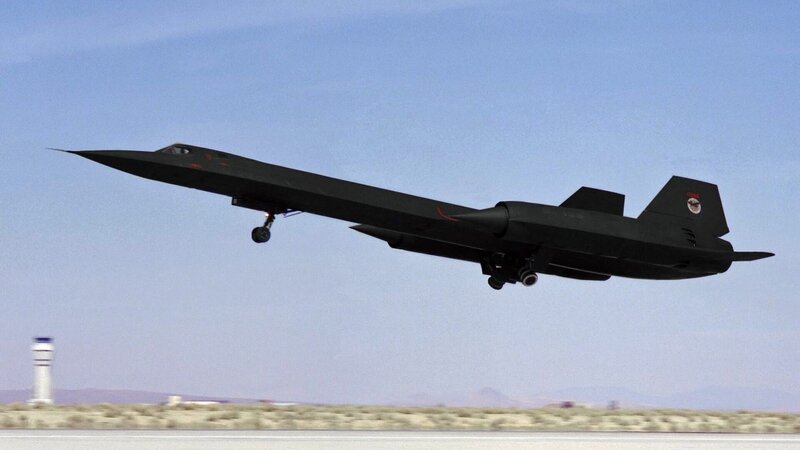 Die Blackbird SR-71 war die Antwort der US Air Force auf die Mig-23 der Russen. Das Flugzeug aus Titan kann bis zu eine Stunde lang mit dreifacher Schallgeschwindigkeit fliegen. – Bild: N24 Doku