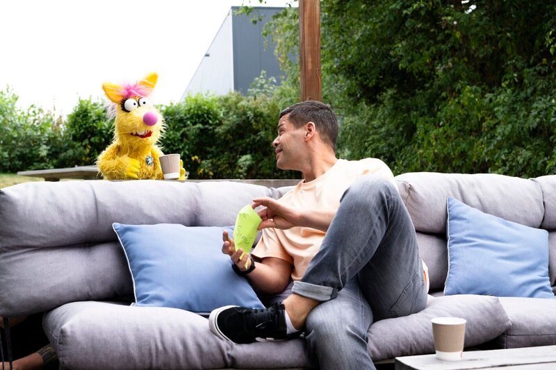 Simón (Simón Albers) und Woonie fragen sich, wo Woozle ist. – Bild: SUPER RTL /​ Annette Etges /​ Woozle ist weg