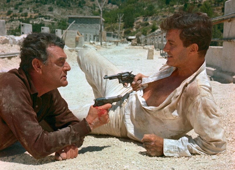 Colonel Drexel (Jack Hawkins, l.); David Frazer (Cliff Robertson, r.) – Bild: 1965 Michael Relph & James Dearden. All Rights Reserved. Lizenzbild frei Colonel Drexel (Jack Hawkins, l.); David Frazer (Cliff Robertson, r.) – Bild: 1965 Michael Relph & James Dearden. All Rights Reserved. Lizenzbild frei